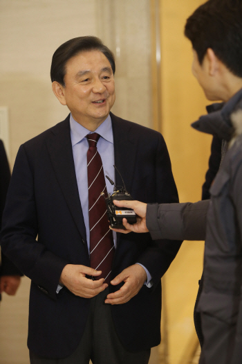 "韓 미래 위해 힘 보탤 것"…홍석현 중앙일보·JTBC 회장 사임