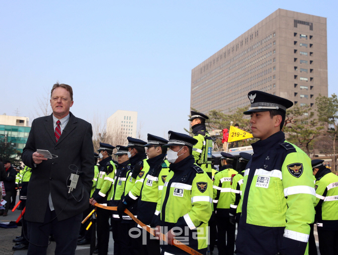 [포토]박근혜 전 대통령 검찰소환 보도하는 외신