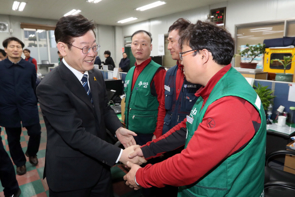 이재명 “보편적 복지 부정하는 문재인, 대한민국 책임질 수 없어”