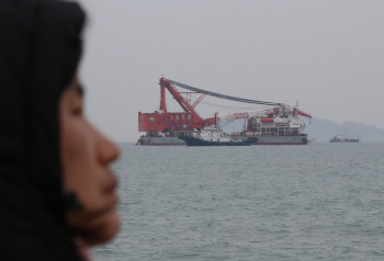 3년 보다 긴 반나절…'이제는 돌아오라' 팽목항의 간절한 기도(종합)