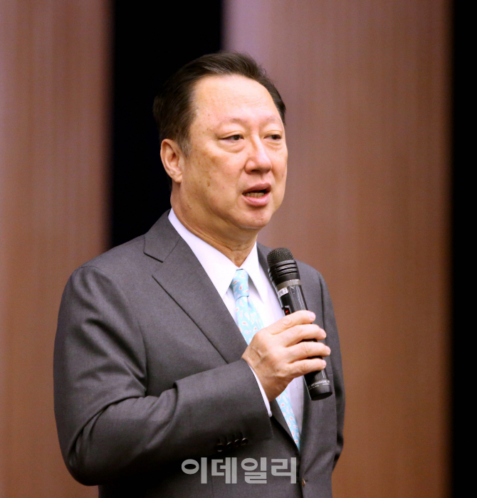 박용만 회장 "대선후보, 제대로 된 경제운용철학 세워달라"
