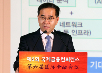 이찬우 차관보 "한국 핀테크 뒤쳐져..정책적 노력 경주"