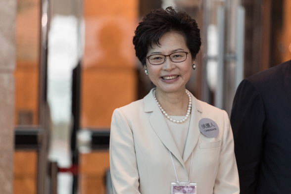 새 홍콩 행정장관에 친중파 여성 정치인 캐리 람(종합)