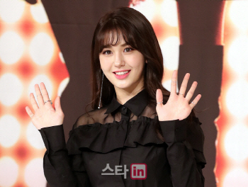 어리다고 얕봤다간 큰코…2001년생 ★들의 남다른 행보