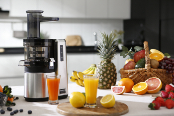 휴롬, 메탈 소재 원액기 '휴롬 시그니처' 출시