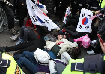 [맥모닝 뉴스] "갤럭시S8, 놀라운 기술적 경이", 한웅재 검사 靑민정비서관과 수차례 통화 外