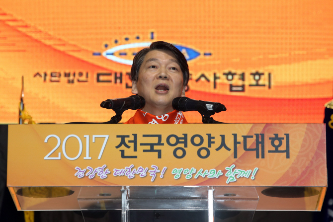안철수, 영양사 처우개선 약속.."정원 확보·정규직화할 것"