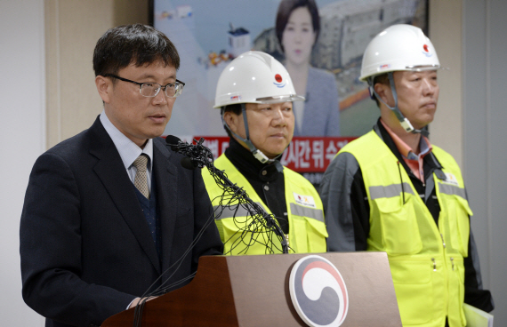 세월호서 동물뼈 9점 또 나와…지갑·손가방 등 유류품 첫 발견(종합)