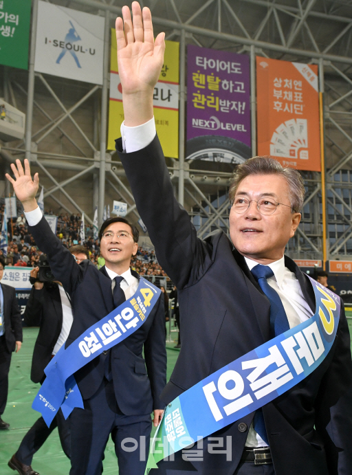 ‘문재인-안철수 양자대결시 安 승리'...조사 근거는?(종합)