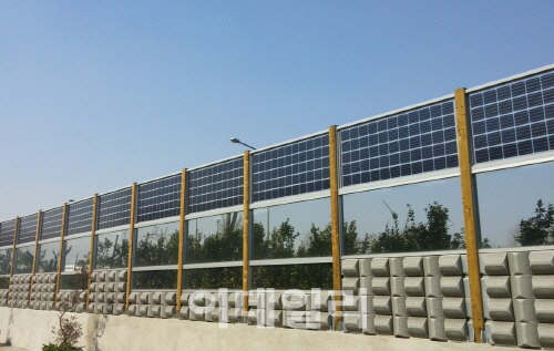 [동네방네]영등포구, 전국 최초 양면태양광 방음벽 설치