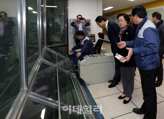 [포토] 강남자원회수시설 점검하는 신연희 강남구청장