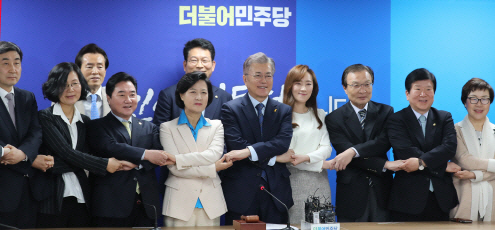 문재인 통신 기본료 폐지, 정의롭지도 현실적이지도 않다..각계 비판(종합)