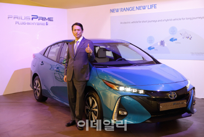 이번엔 PHEV 경쟁…연비는 ‘프리우스’ 가격은 ‘아이오닉’