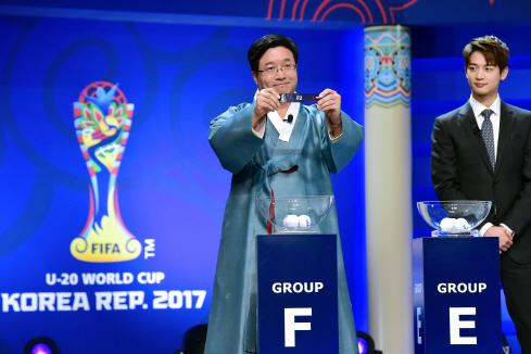 FIFA U-20 월드컵 트로피 수원온다