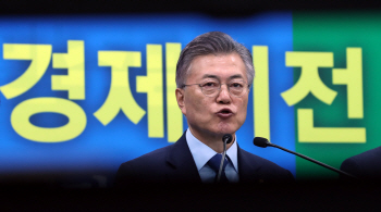 재정지출 증가율 2배 확대...양지로 나온 문재인의 '제이노믹스'