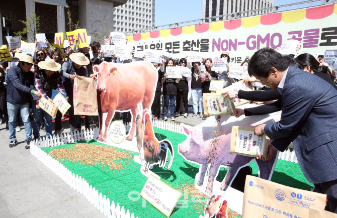 [포토]'Non-GMO 곡물로 키우기 선언'