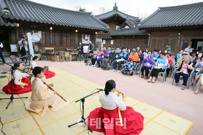 [포토]남산골 한옥마을에서 펼쳐지는 전통공연
