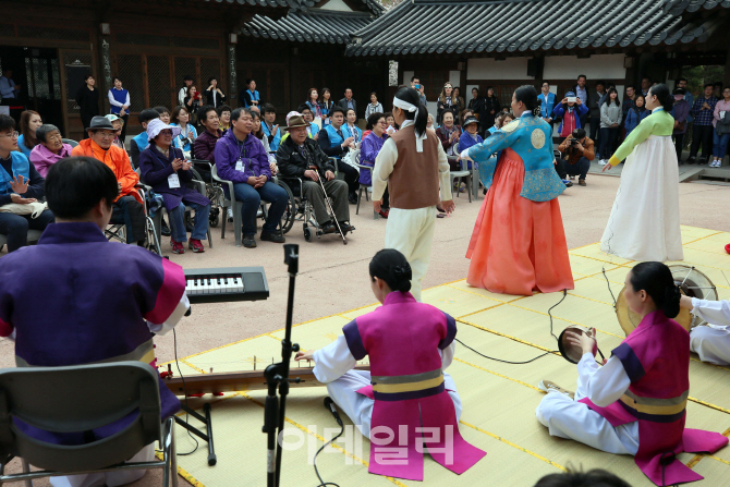 [포토]전통음악 선보이는 시각장애인예술단