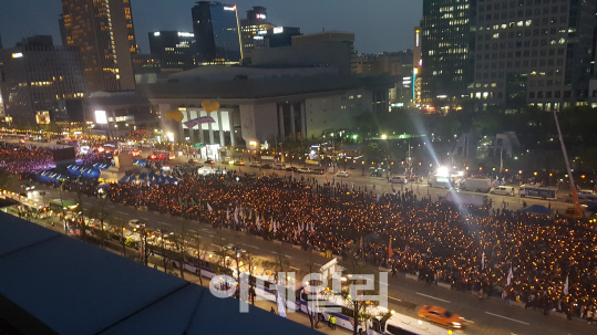 "미수습자 수습·진상규명" 세월호 3주기에 다시 밝힌 촛불