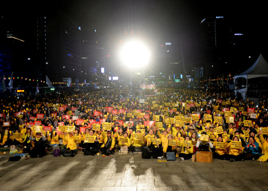 "미수습자 수습·진상규명” 세월호 3주기 도심 밝힌 10만 촛불(종합)