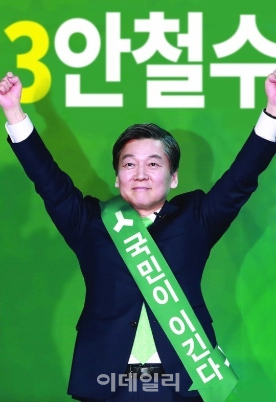 파격 선거 벽보 만든 이제석 "안철수 안에는 '체게바라' 있다"