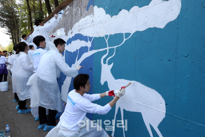 [포토]'서초구, 벽화 그리기 작업'