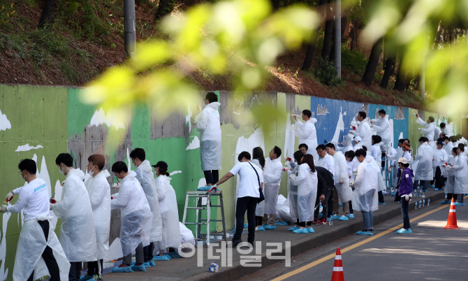 [포토]'서초구, 160m 길이 벽화 그리기'