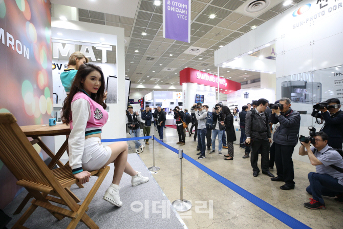 [포토]2017 서울국제사진영상전, '예쁘게 찍어주세요~'