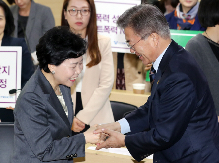 文 “내각, 여성 30%에서 출발…남녀동수내각 추진”