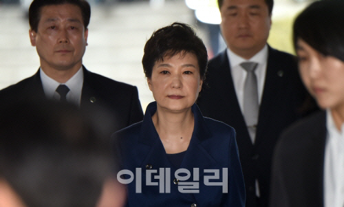 박근혜·신동빈 첫 재판…다음달 2일부터 시작