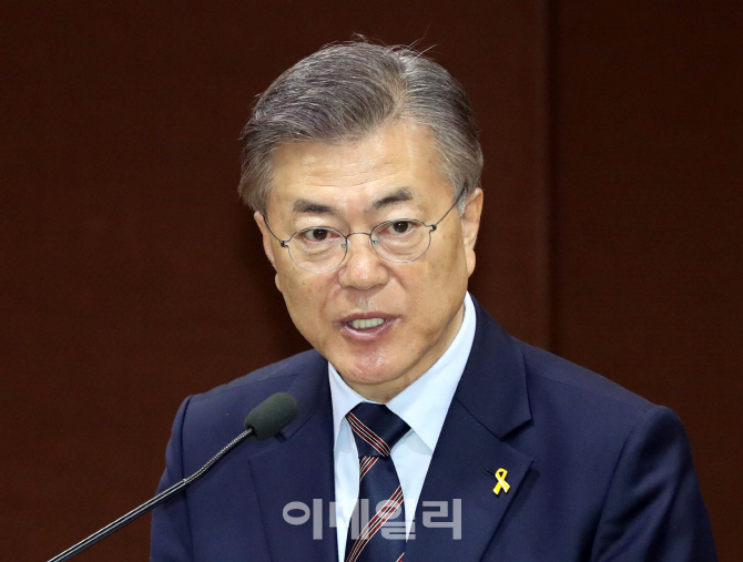 [포토]성평등정책 발표하는 문재인 민주당 대선후보
