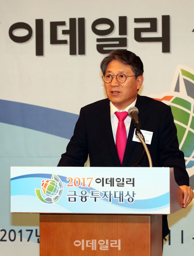 [포토]2017 이데일리 금융투자대상, '인사말하는 곽재선 회장'