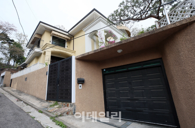 [포토]적막한 박근혜 전 대통령 새 자택