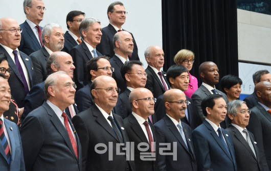 G20 만난 유일호 "IMF 지원방식 바꿔 낙인효과 줄여야"