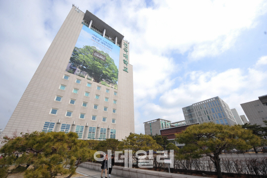 "수업교재야"…대학 신입생 등치는 불법 방문판매 기승