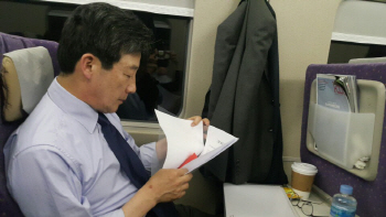 [인터뷰]유승민 “홍준표,  얼핏 주워들은 걸로 토론때워"(전문)
