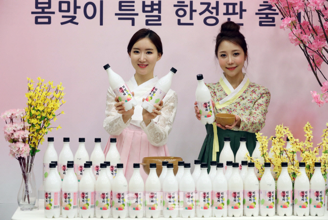[포토]지평 생 쌀막걸리 '알록달록' 봄맞이 한정판 출시