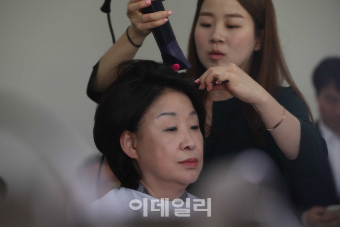 [포토]메이크업하는 심상정