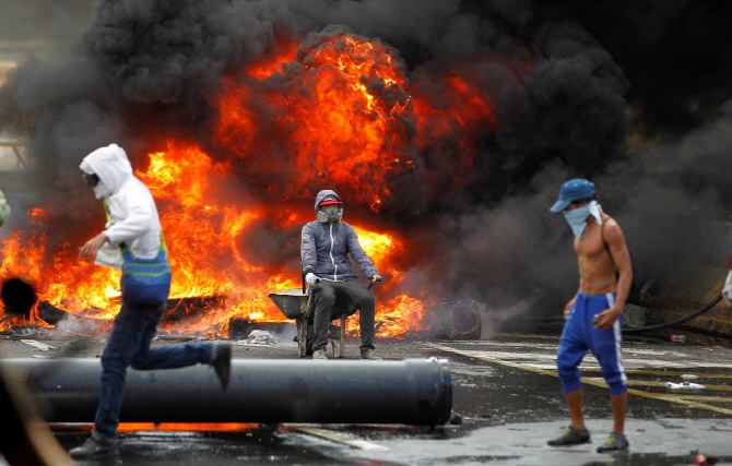'경제난' 베네수엘라 시위 격화..26명 사망·1500명 체포