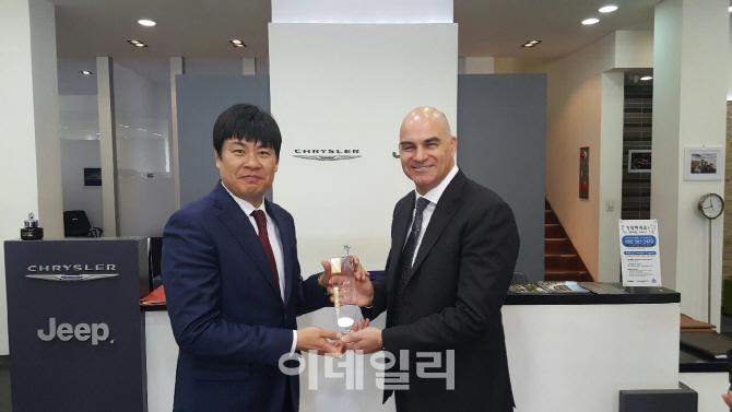 FCA코리아, 누적판매 1000대 '판매왕' 김하근 팀장 포상