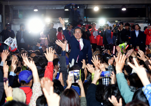 [르포]"대구는 3:3:3으로 갈리지 않겠는교"...흔들리는 ‘보수의 심장’