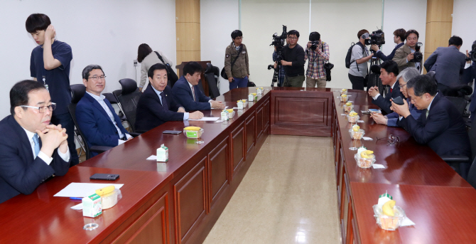 이준석 “바른정당 유세장서 장제원·김성태 찾는 젊은이들..자유한국당은 없어"