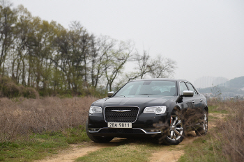 크라이슬러 300C V6 AWD 시승기 - 다시 돌아본 여유로운 존재