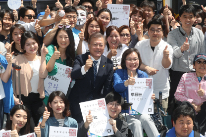 文, 한류행사 참석하며 문화 행보…일산서 현장유세도