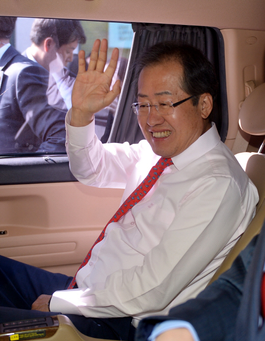 洪 "이회창 보며 '아들' 안 꺼내려 했는데 文, 자꾸 거짓말해"