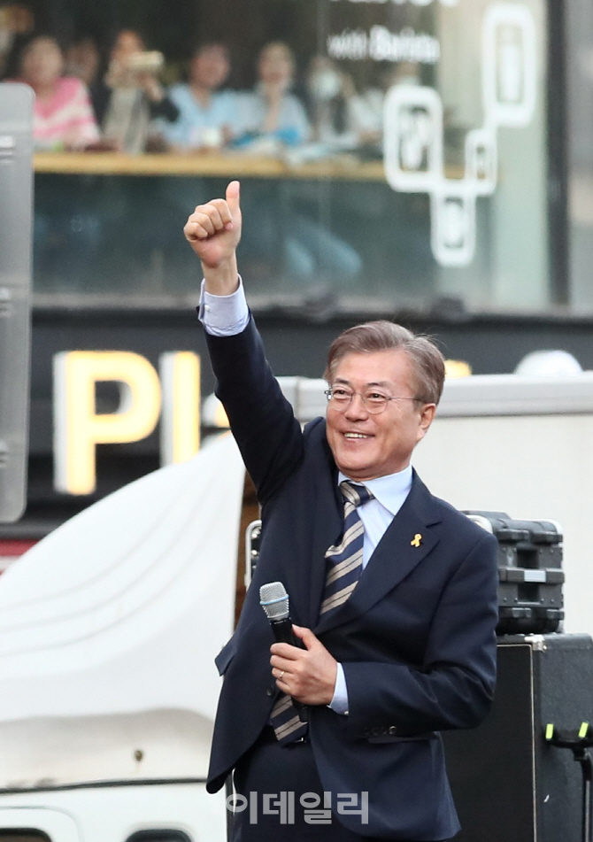 [포토]문재인 '엄지 척'
