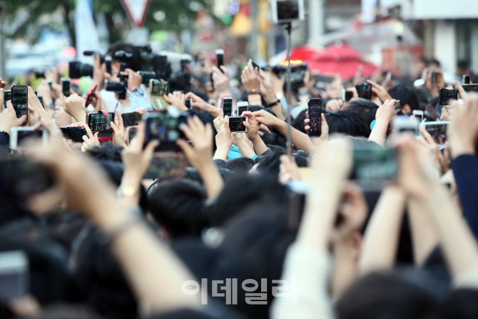 [포토]문재인 향한 카메라