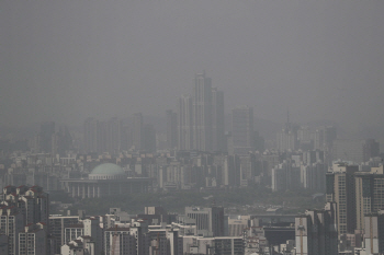 최악 미세먼지 어비이날에도 기승…대선일에는 수그러질 듯