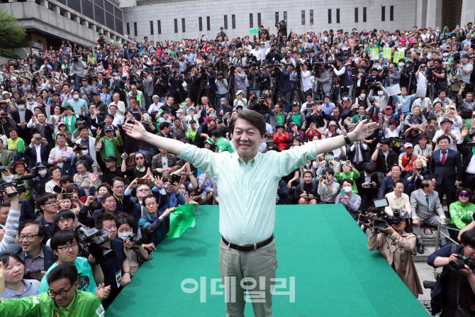 안철수, 마지막까지 걷는다.."뚜벅이 유세, 제2의 안풍"