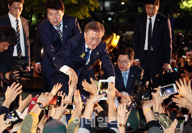 [포토]문재인 대통령 당선인, '국민과 함께'